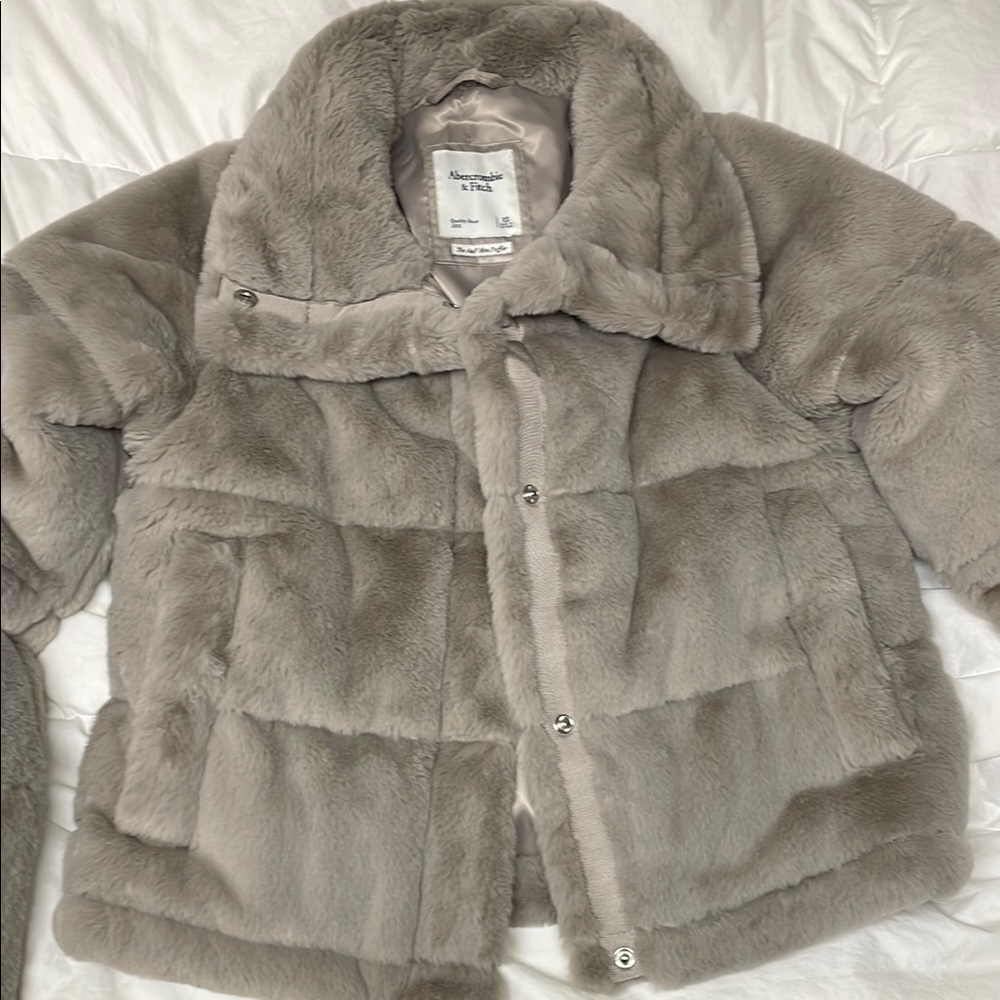 Abercrombie & Fitch Gray Puffer with Cozy Texture